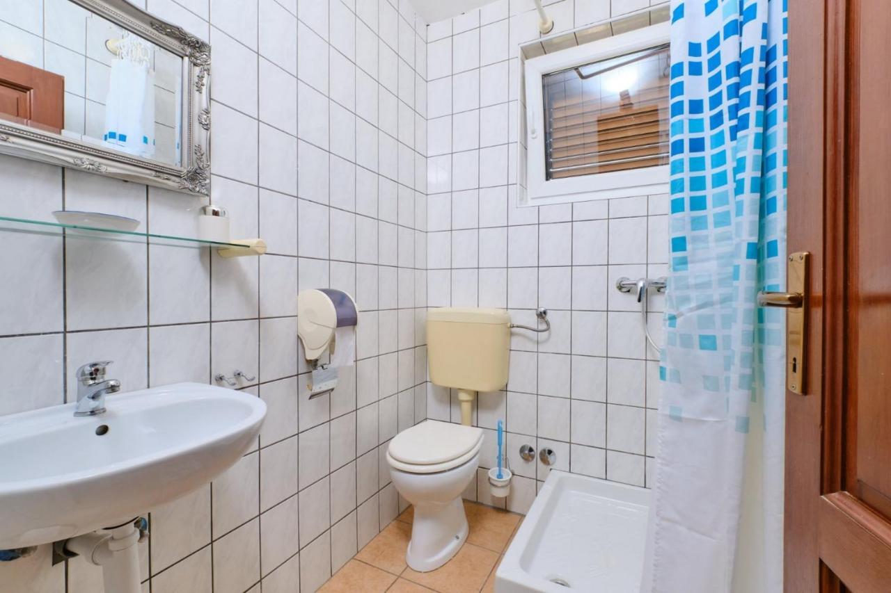 Rooms With A Parking Space Veli Losinj, Losinj - 21045 Εξωτερικό φωτογραφία